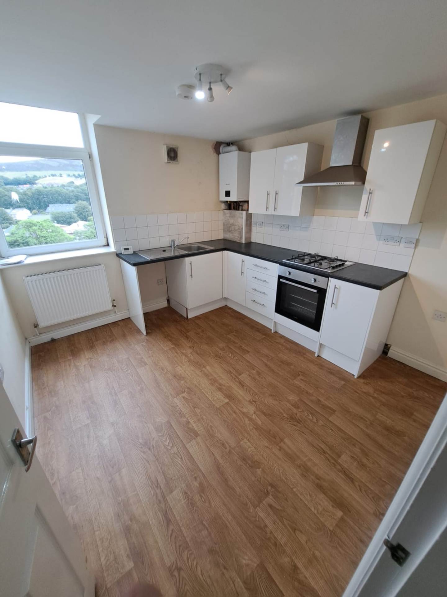 Manchester Road, Mossley, Image 3
