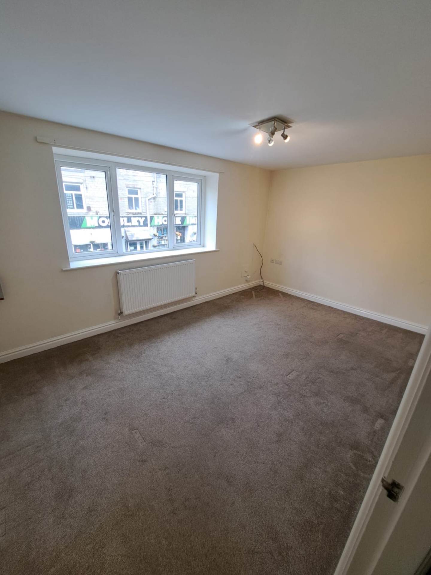 Manchester Road, Mossley, Image 4