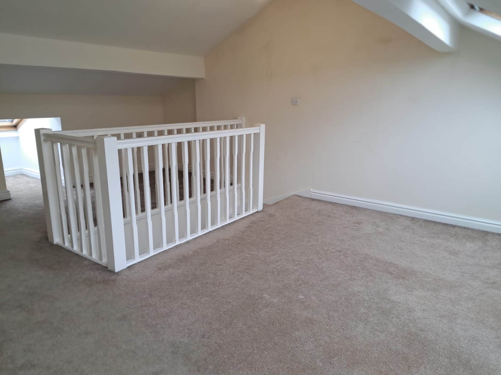 Manchester Road, Mossley, Image 6