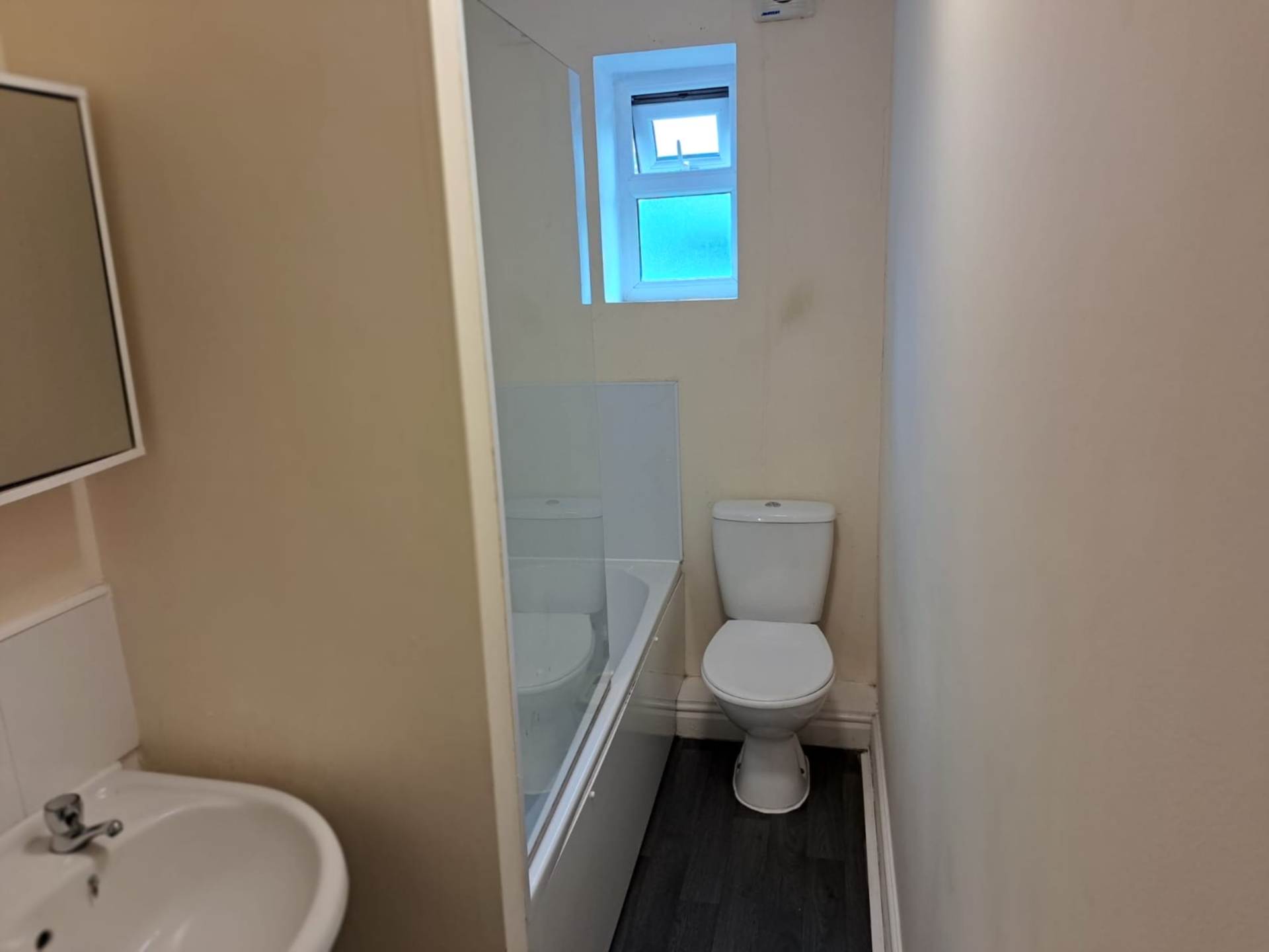 Manchester Road, Mossley, Image 9