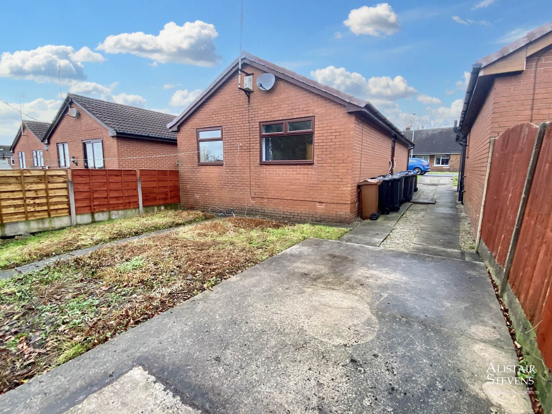 Thorp View, Royton, Image 13