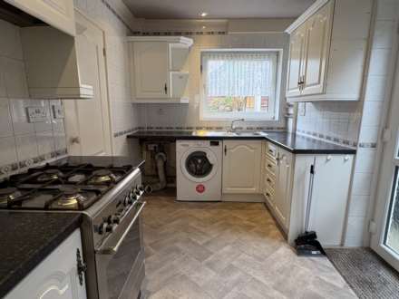 Turfland Avenue, Royton, Image 3