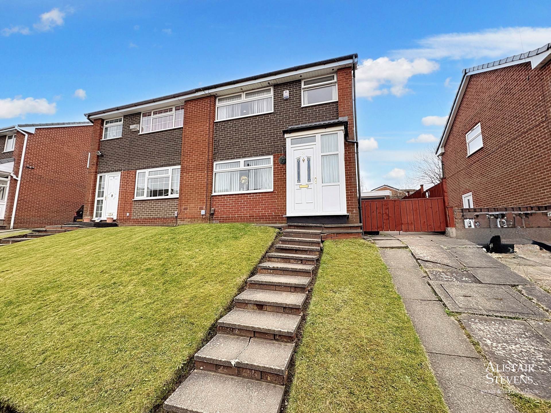 Chatsworth Close, Shaw, Image 1