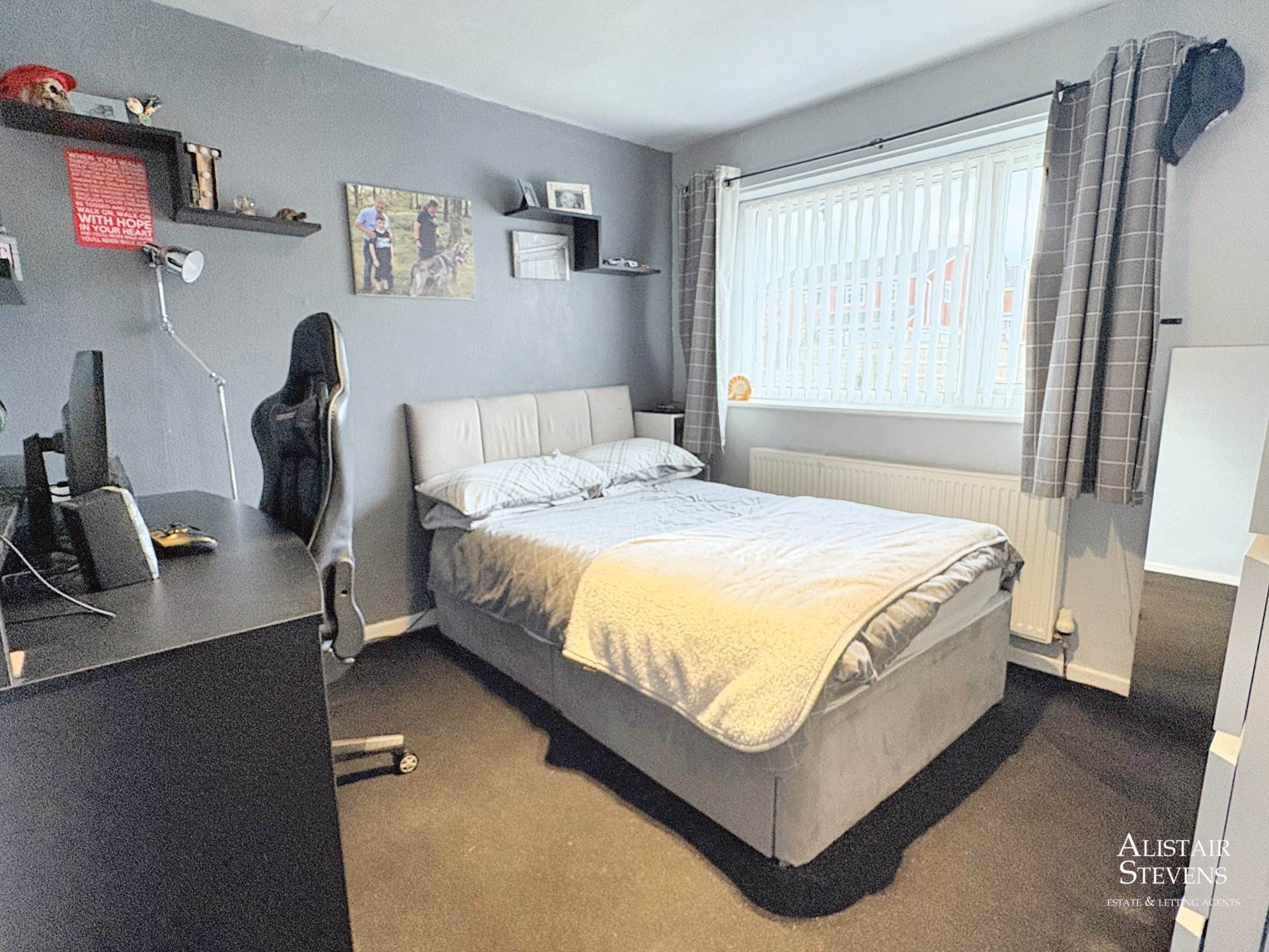 Chatsworth Close, Shaw, Image 11