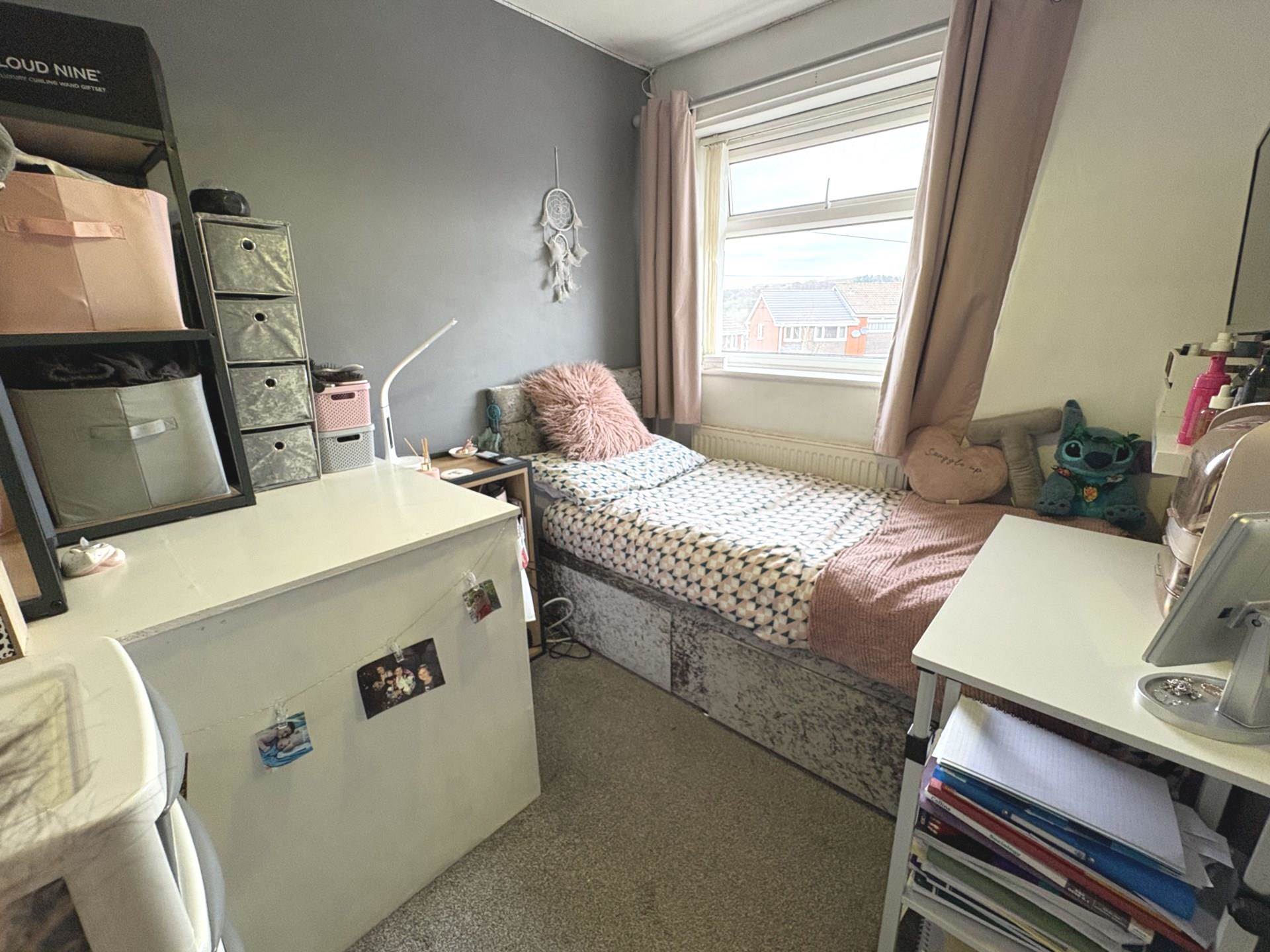 Chatsworth Close, Shaw, Image 13