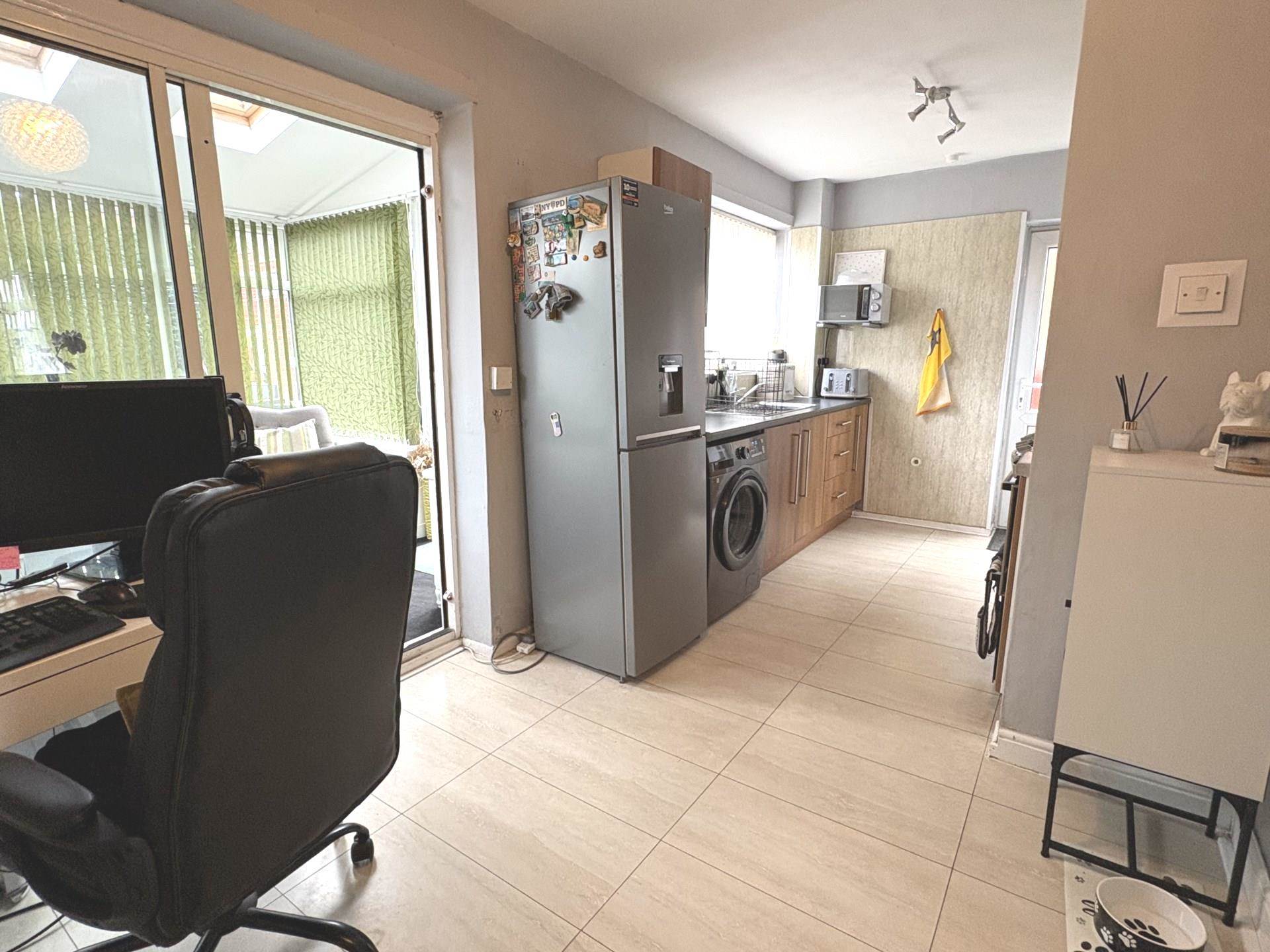 Chatsworth Close, Shaw, Image 3