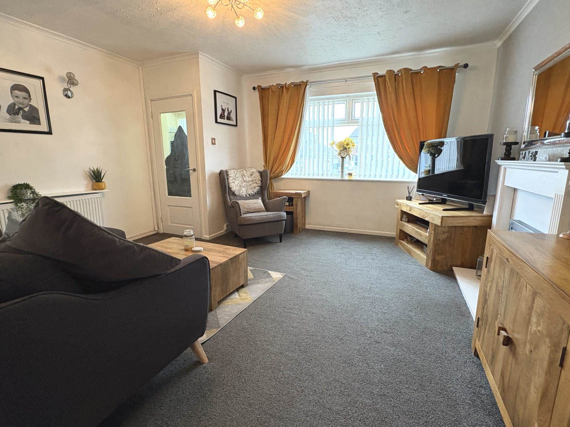 Chatsworth Close, Shaw, Image 4