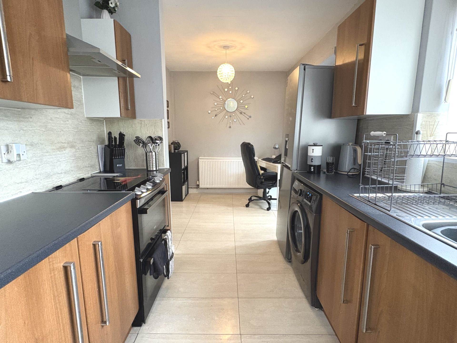 Chatsworth Close, Shaw, Image 5