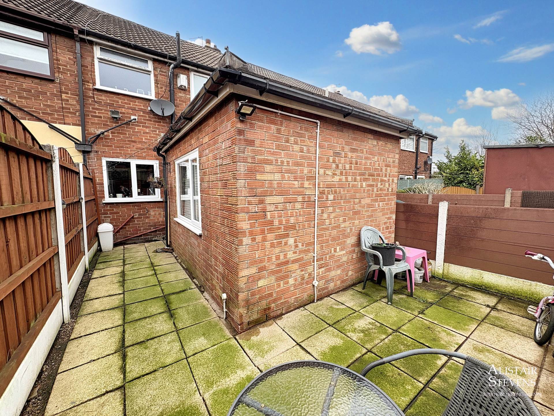 Turf Close, Royton, Image 15