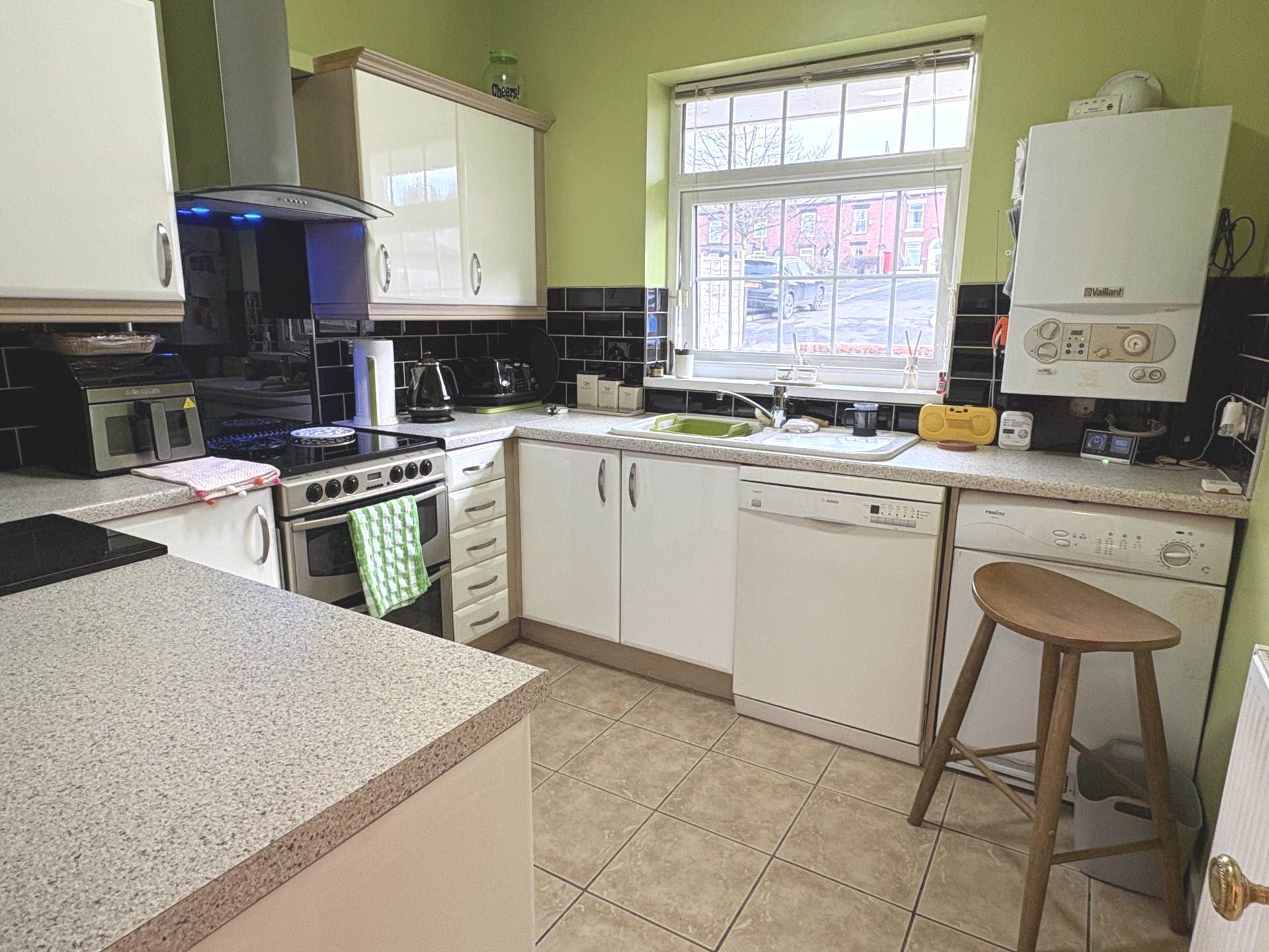 Oldham Road, Royton, Image 3