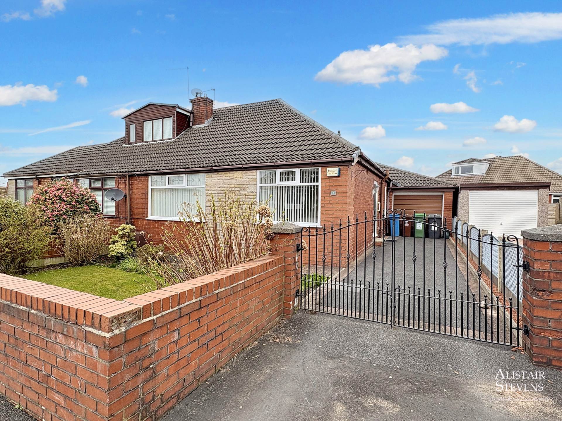 Regent Crescent, Royton, Image 1