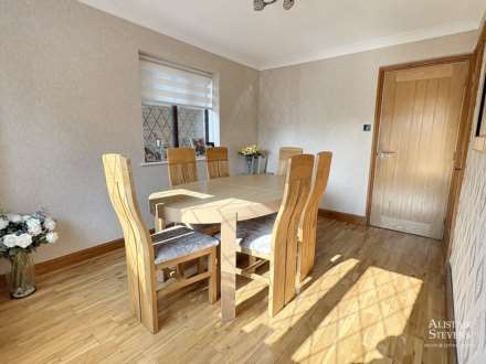 Holme Crescent, Oldham, Image 6