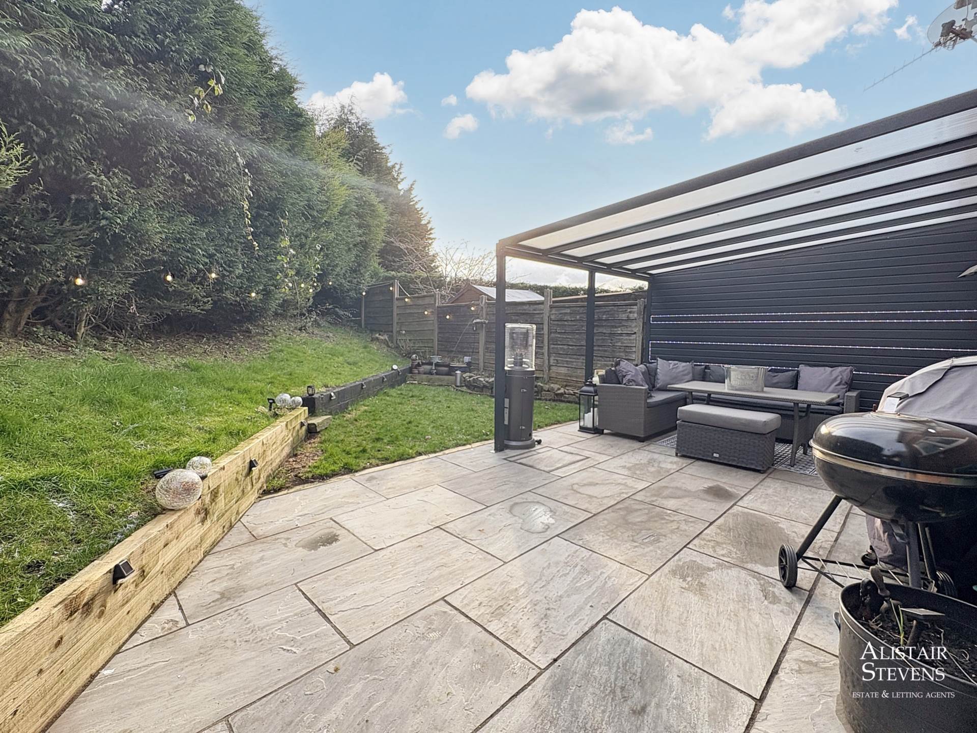 Sandown Close, Oldham, Image 16