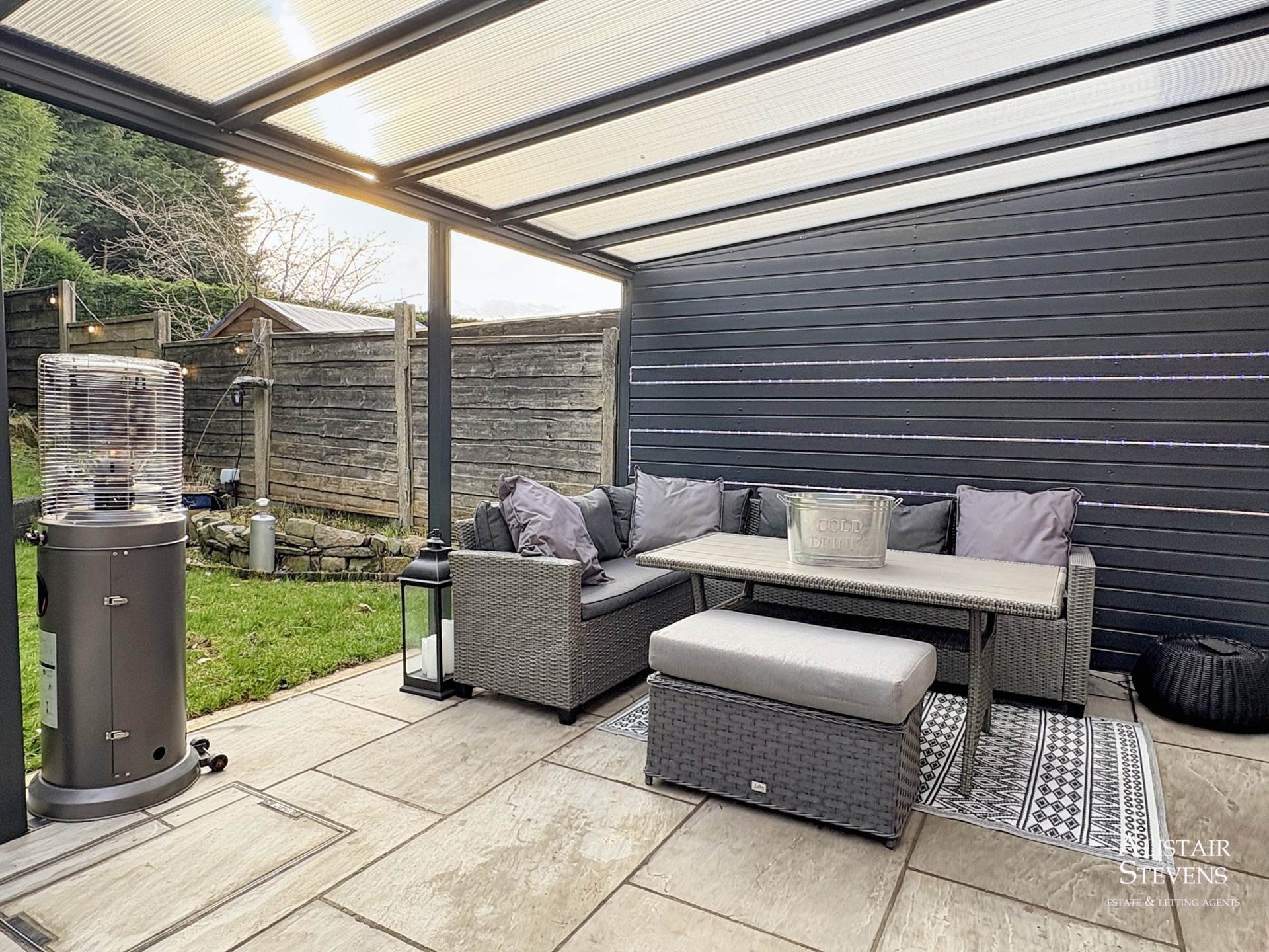 Sandown Close, Oldham, Image 17