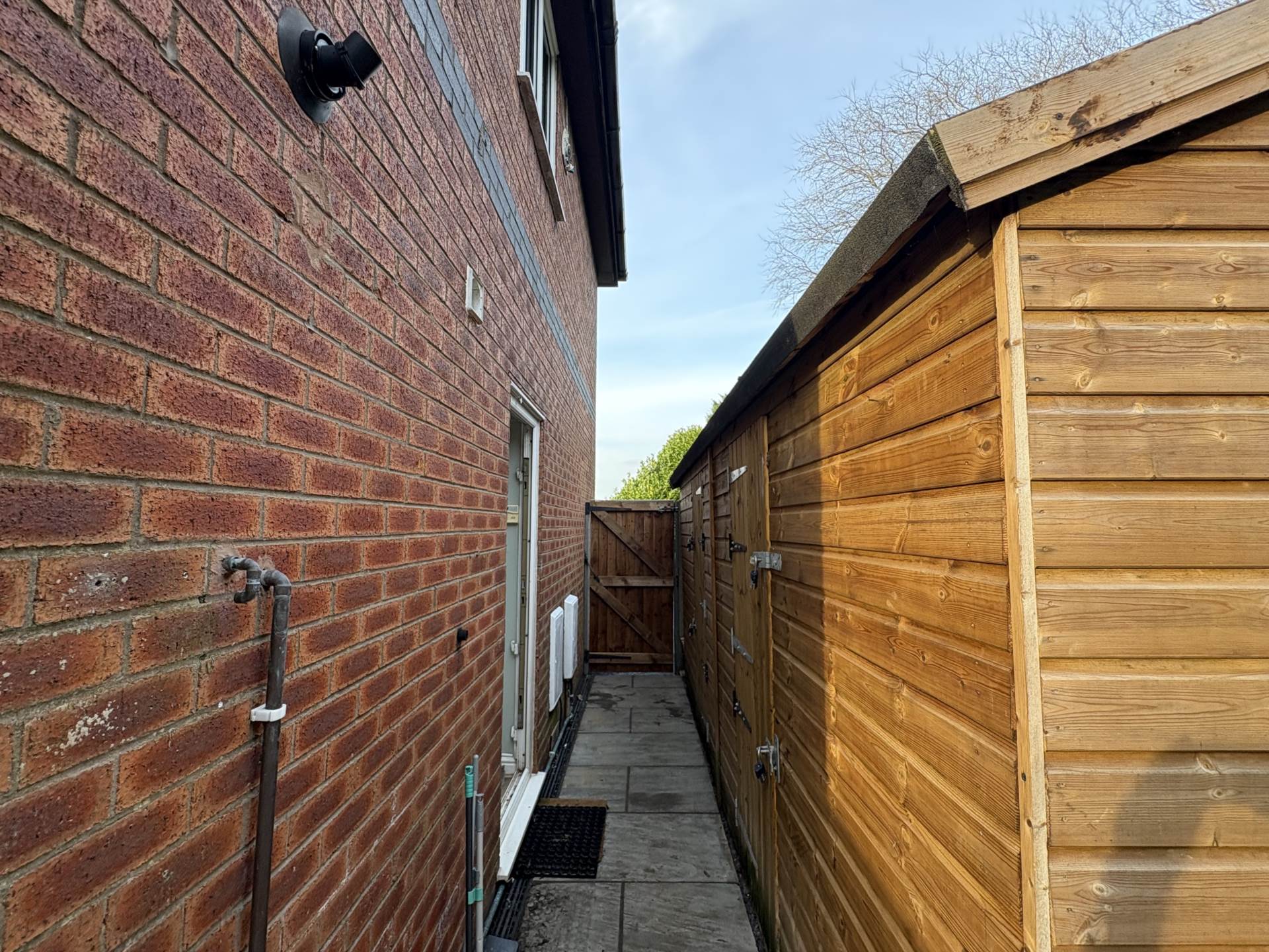 Sandown Close, Oldham, Image 20
