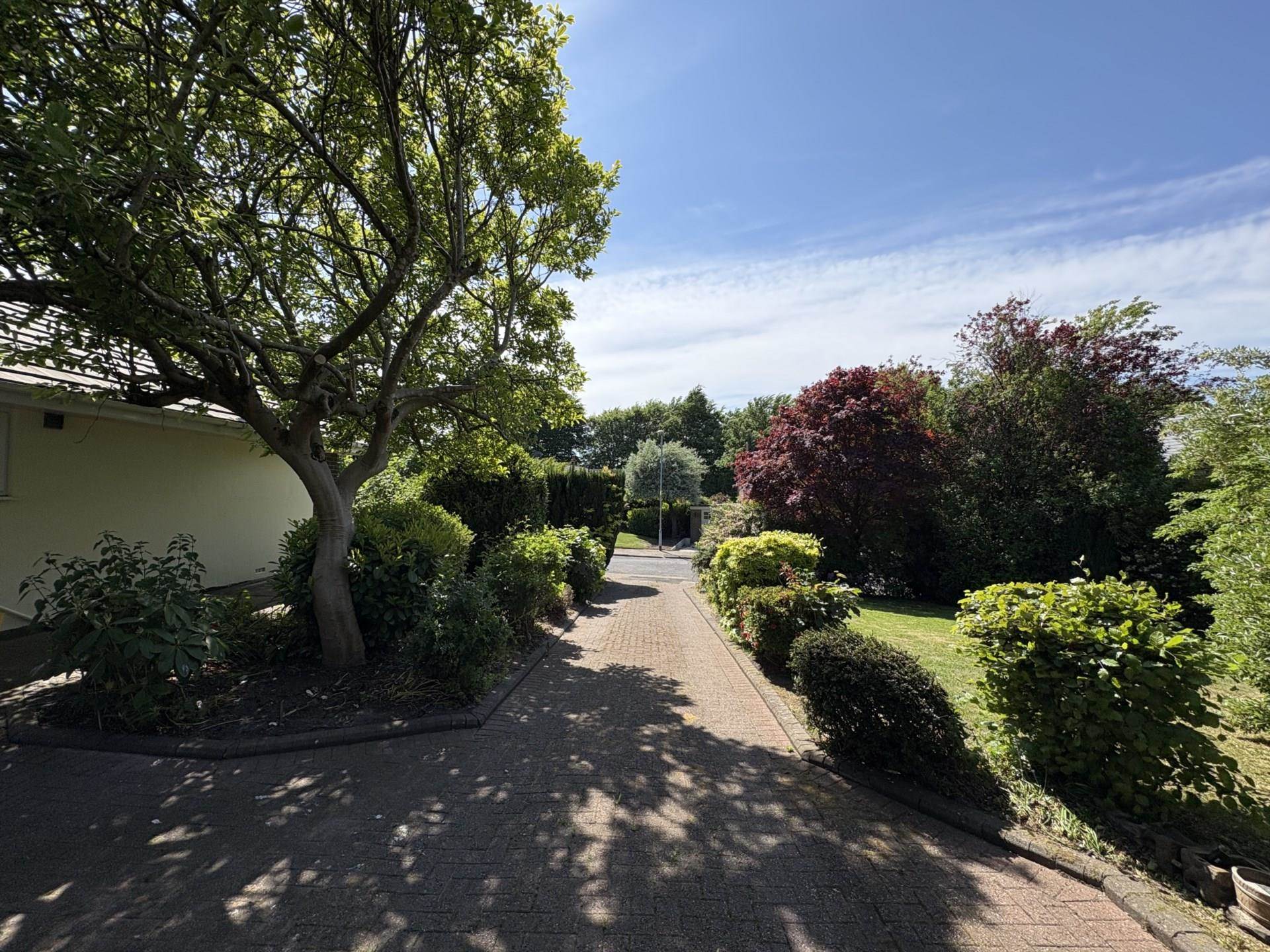 Midge Hall Drive, Bamford, Image 24