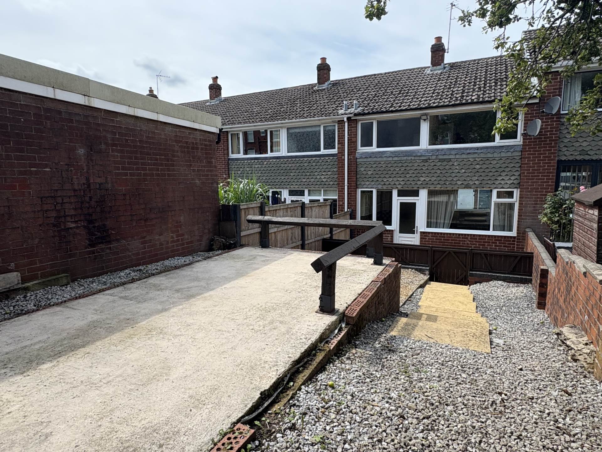 The Sycamores, Lees, Image 11