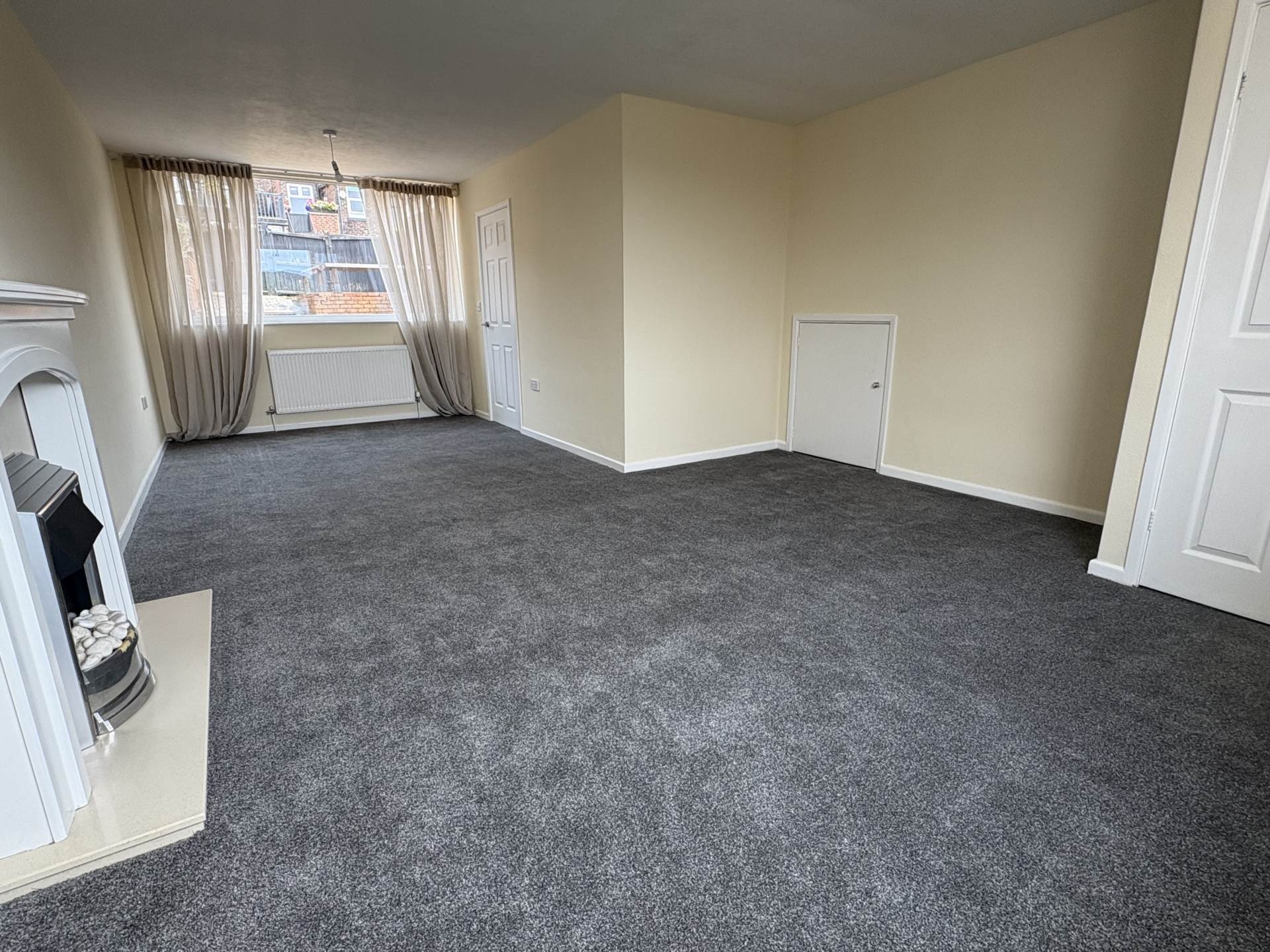 The Sycamores, Lees, Image 2