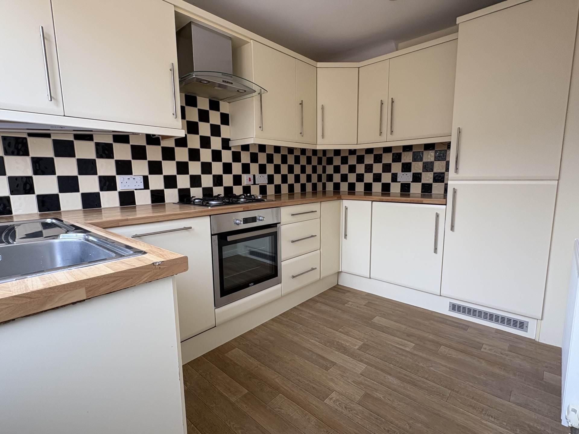 The Sycamores, Lees, Image 3