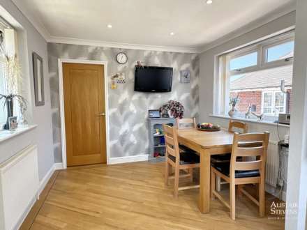 Highlands Road, High Crompton, Image 8