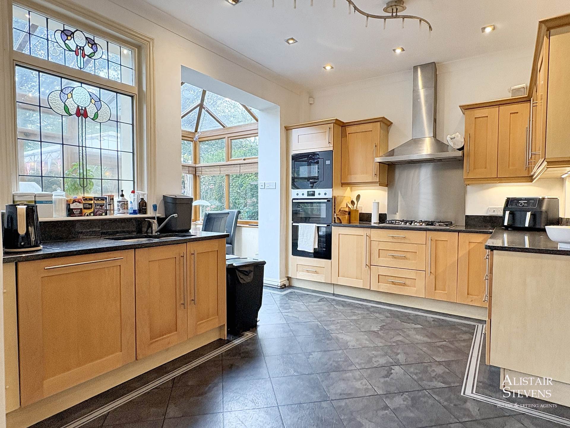 Dogford Road, Royton, Image 7