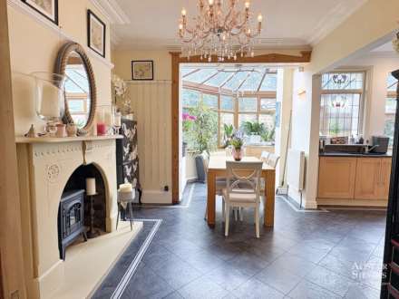 Dogford Road, Royton, Image 10