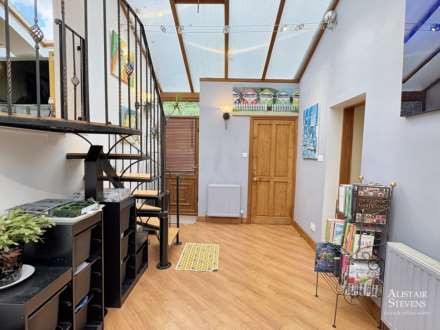 Dogford Road, Royton, Image 11