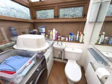 Dogford Road, Royton, Image 12