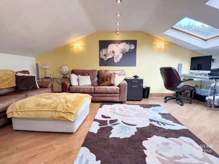 Dogford Road, Royton, Image 14