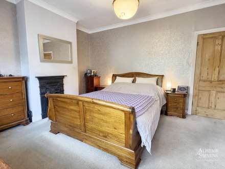 Dogford Road, Royton, Image 17