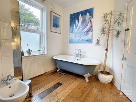 Dogford Road, Royton, Image 22