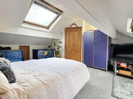 Dogford Road, Royton, Image 24