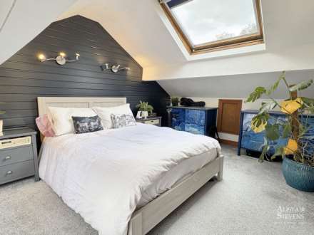 Dogford Road, Royton, Image 25