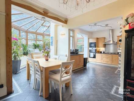 Dogford Road, Royton, Image 3