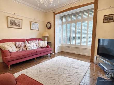 Dogford Road, Royton, Image 6