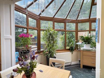 Dogford Road, Royton, Image 8