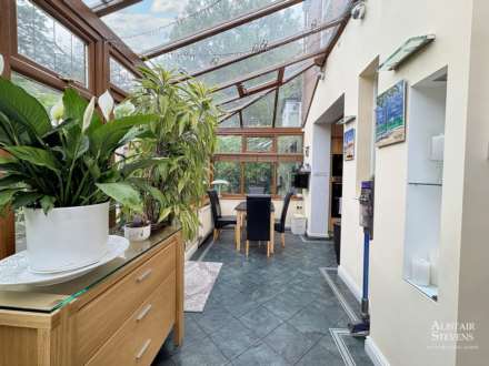 Dogford Road, Royton, Image 9