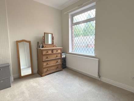 Rochdale Road, Royton, Image 12