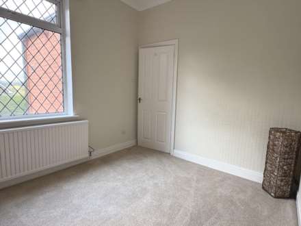 Rochdale Road, Royton, Image 13