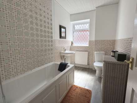 Rochdale Road, Royton, Image 17