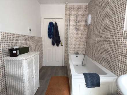 Rochdale Road, Royton, Image 18