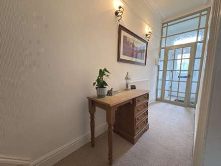 Rochdale Road, Royton, Image 4