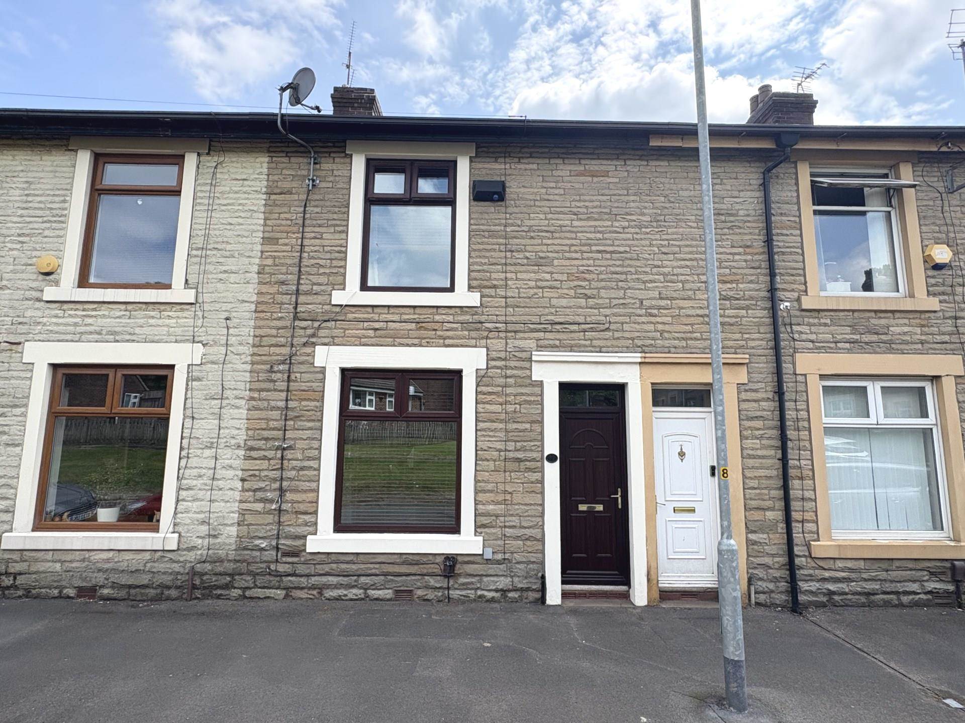 Victoria Street, Shaw, Image 1