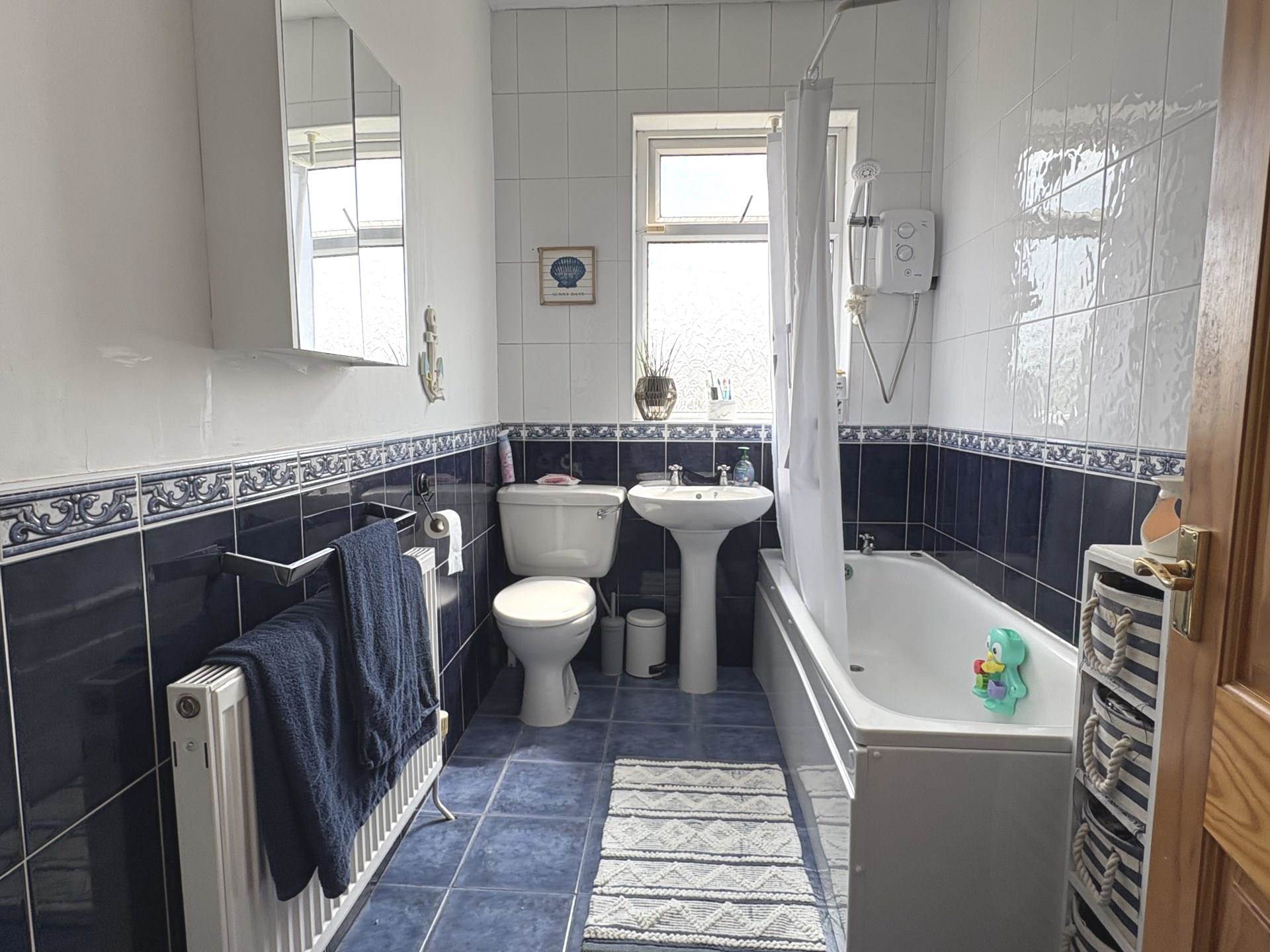 Victoria Street, Shaw, Image 11