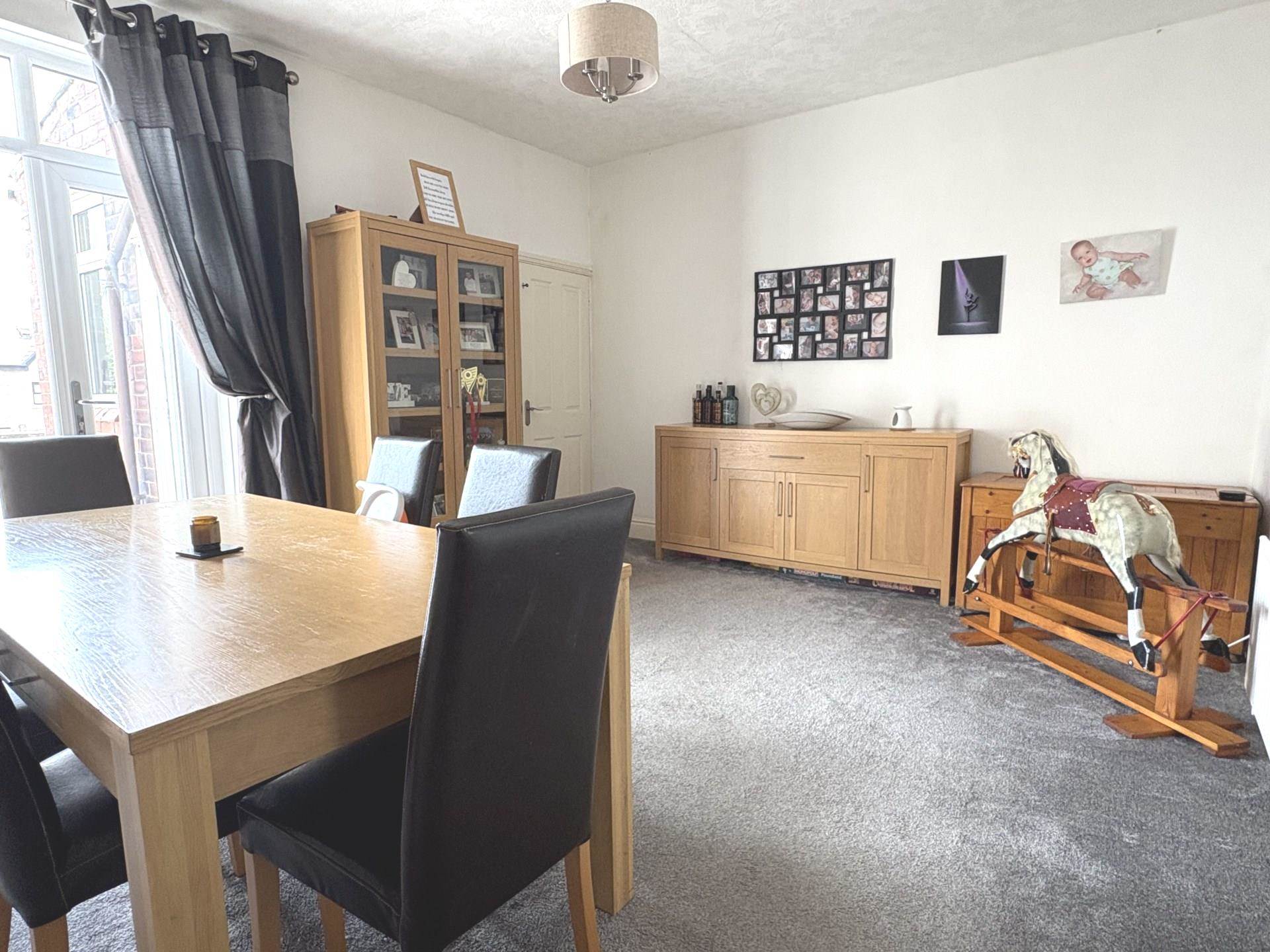 Victoria Street, Shaw, Image 3