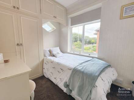 Ripponden Road, Oldham, Image 12