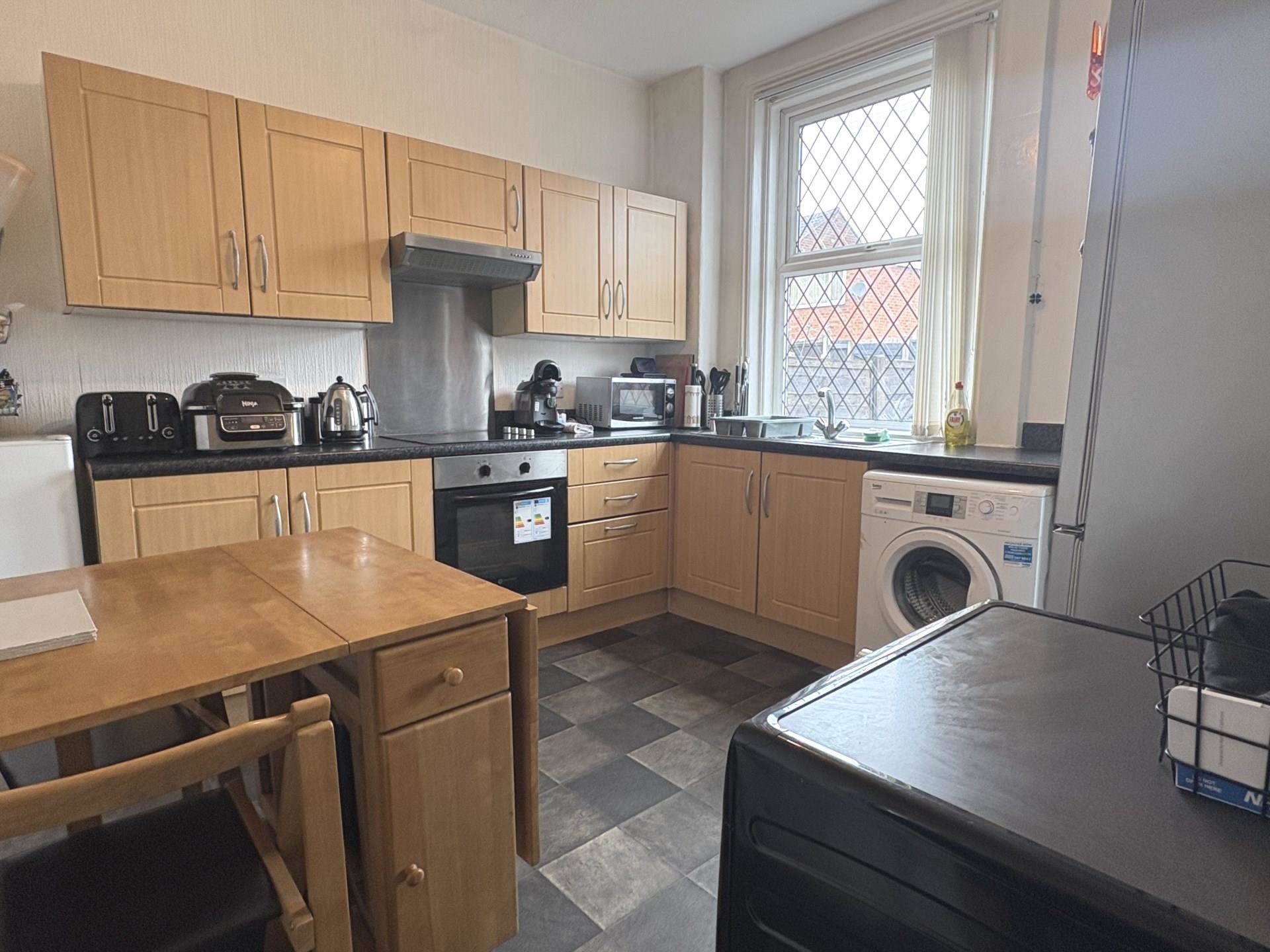 Shaw Road, Royton, Image 3