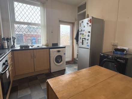 Shaw Road, Royton, Image 4