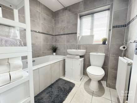 The Fairways, Royton, Image 16