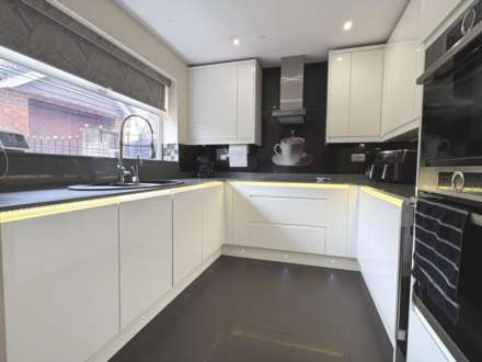 Brotherdale Close, Royton, Image 3